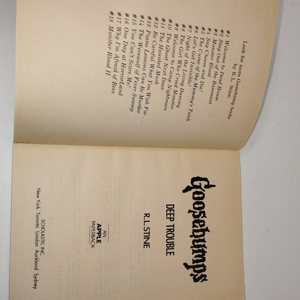 Vintage Goosebumps #19 Deep Trouble R.L. Stine Book First Scholastic Print 1994 - Picture 4 of 9